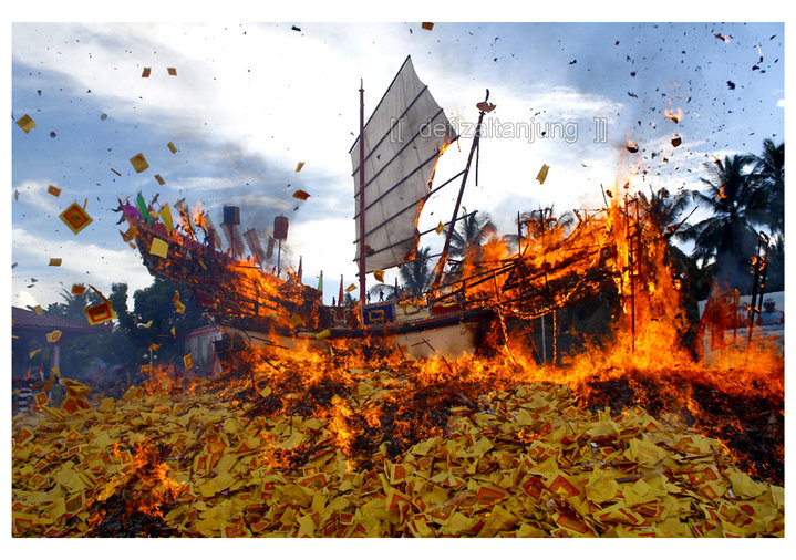 Upacara Bakar Tongkang Bagansiapiapi